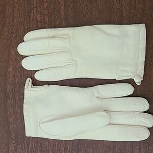 Women's vintage leather gloves.